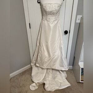 Sally Crew Ivory Strapless Wedding Gown Vintage Size 6 Petite beading detail